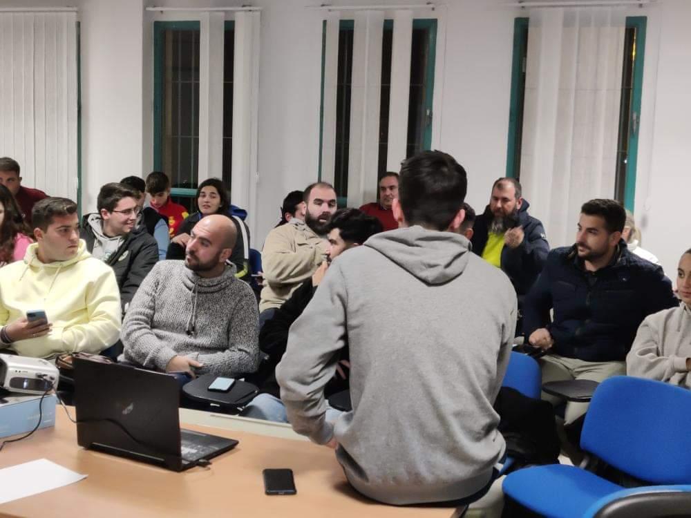 CTArbitralMLG's tweet photo. Hoy tenemos sesión de trabajo de vídeo test marcado por el CTA de la @FAndaluzaBM para evaluar y analizar jugadas unificando criterios.
Dirige el análisis nuestro responsable @DeividM94 https://t.co/F6h2GCbMb8