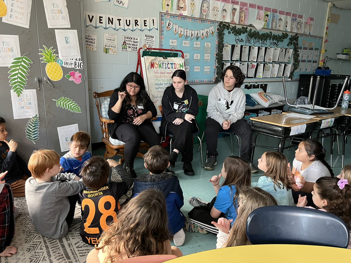 Students from Sachem East came to teach Mrs. Sexton’s 2nd grade class some sign language! <a href="/SachemWaverly/">Waverly Ave Elementary</a> <a href="/SachemSchools/">Sachem Schools</a>