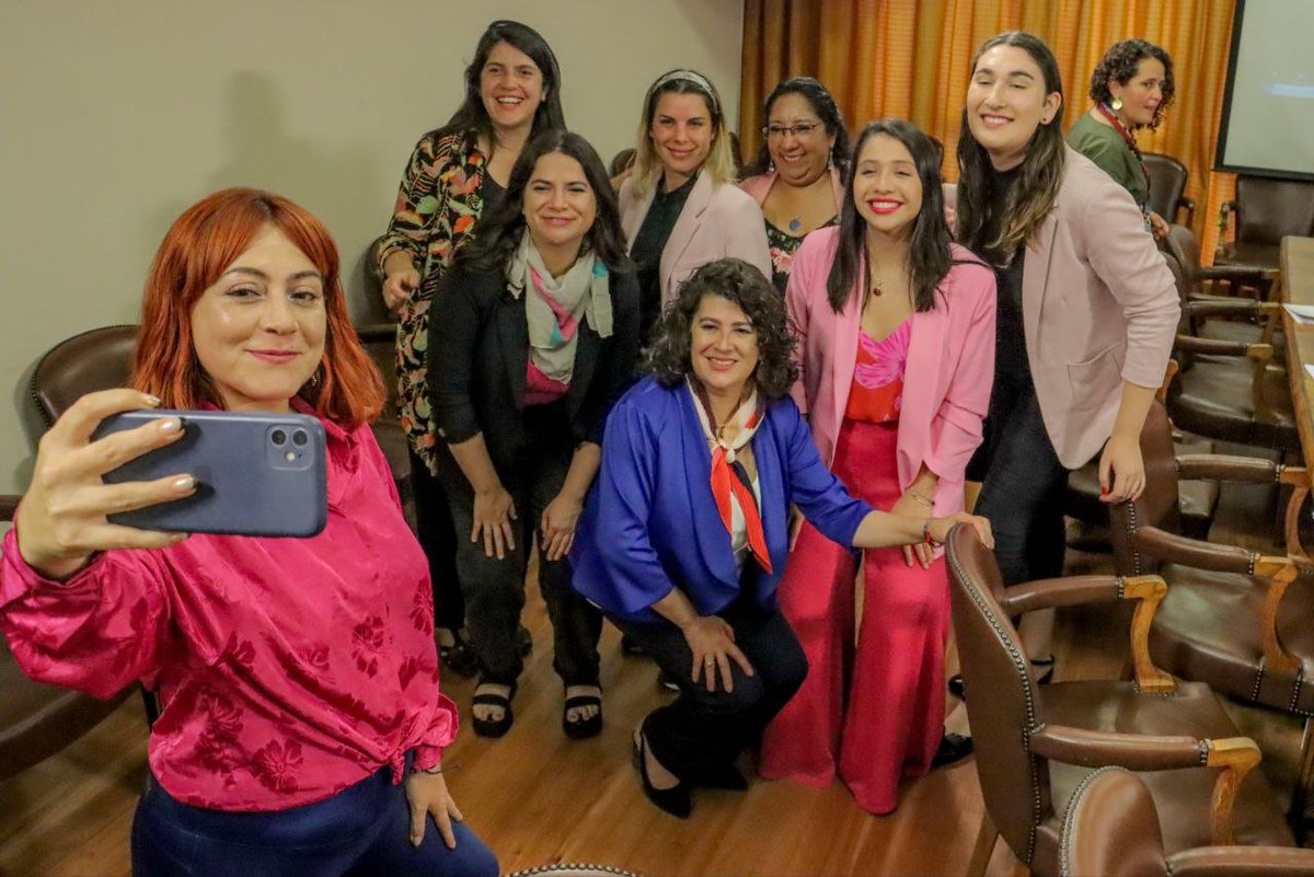 totiorellanag's tweet photo. ¡Aprobada en Comisión de Mujeres @Camara_cl la #ReparaciónIntegral! Como Ejecutivo patrocinamos este importante proyecto, apoyado por @NiUnaMenosChile y la Agrup de Familiares de Víctimas, y dispusimos fondos para una pensión para las niñas y niños. Pasa a Hacienda y luego sala. https://t.co/L6j9rVcKbR