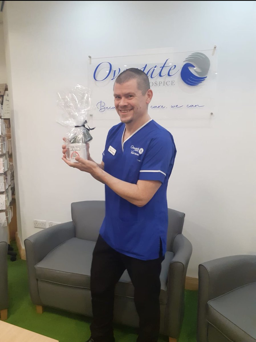 overgatekim's tweet image. This is the wonderful Steven receiving his hug in a mug @OvergateHospice are so lucky to have him as part of our team. Steven is so kind and caring and always puts his patients and families at the forefront of everything he does! Well deserved Steven you are amazing 💙