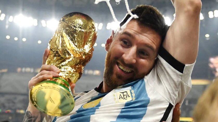 A un mes de la final de Qatar, un puñado de apuntes transversales con rutina, cábalas y fútbol. El mensaje deportivo y vivencial de una generación de jugadores que se hizo pueblo.

📌 centrofobal.com/diario-de-los-…

✍️ Por Félix Mansilla