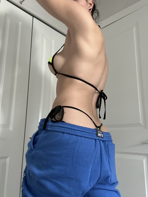 Rt if youd date a trans girl like me 😇 https://t.co/nM1cSeU0ly