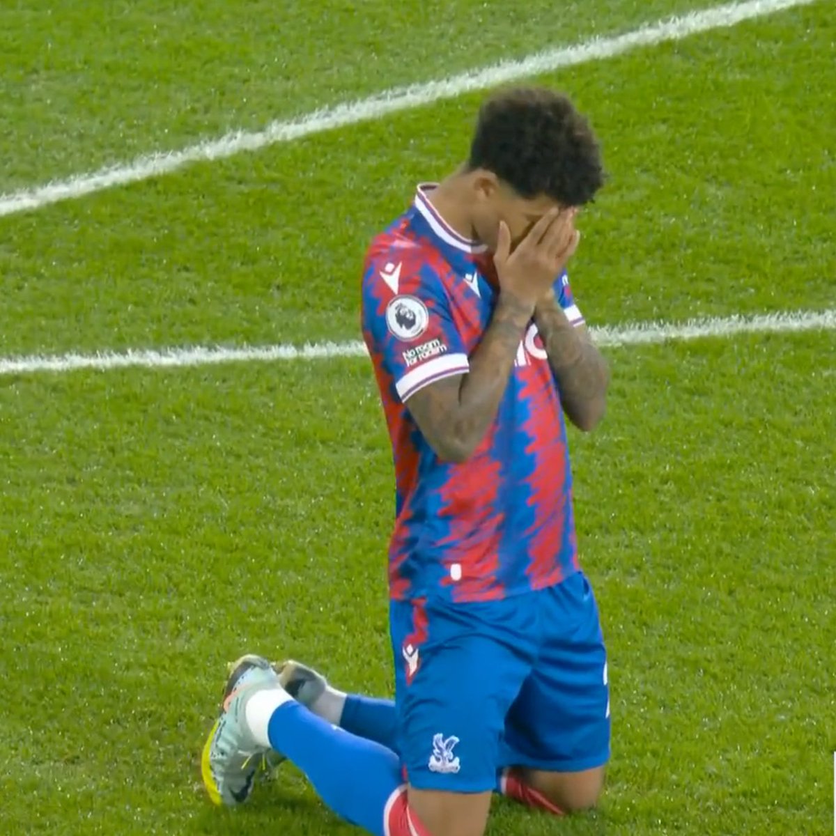 ODDSbible's tweet photo. Chris Richards realising his first PL start is against Rashford and Weghorst https://t.co/t5bkpj5wGo