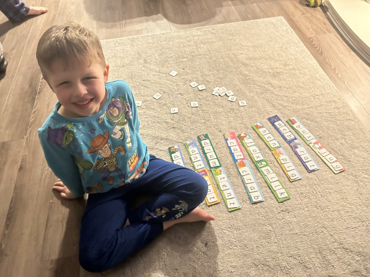 KatieHannon's tweet photo. Zach is practising his spelling tonight 💙🥰 @MissRoberts_ww https://t.co/IivFUaUGB8