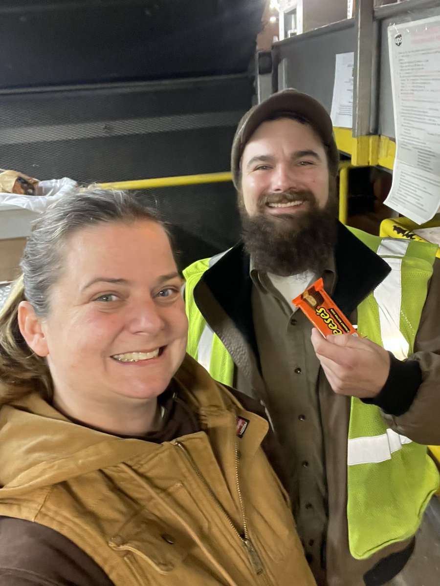 renee_hammy's tweet photo. Thankful for our team in the Janesville Center! Without an amazing team we wouldn’t be able to do what we do! Stay humble and kind #Praise4Plains  #thankaupser @upsnphr @jrindafernshaw @natecruz81 https://t.co/uxQ7ZfRZxb