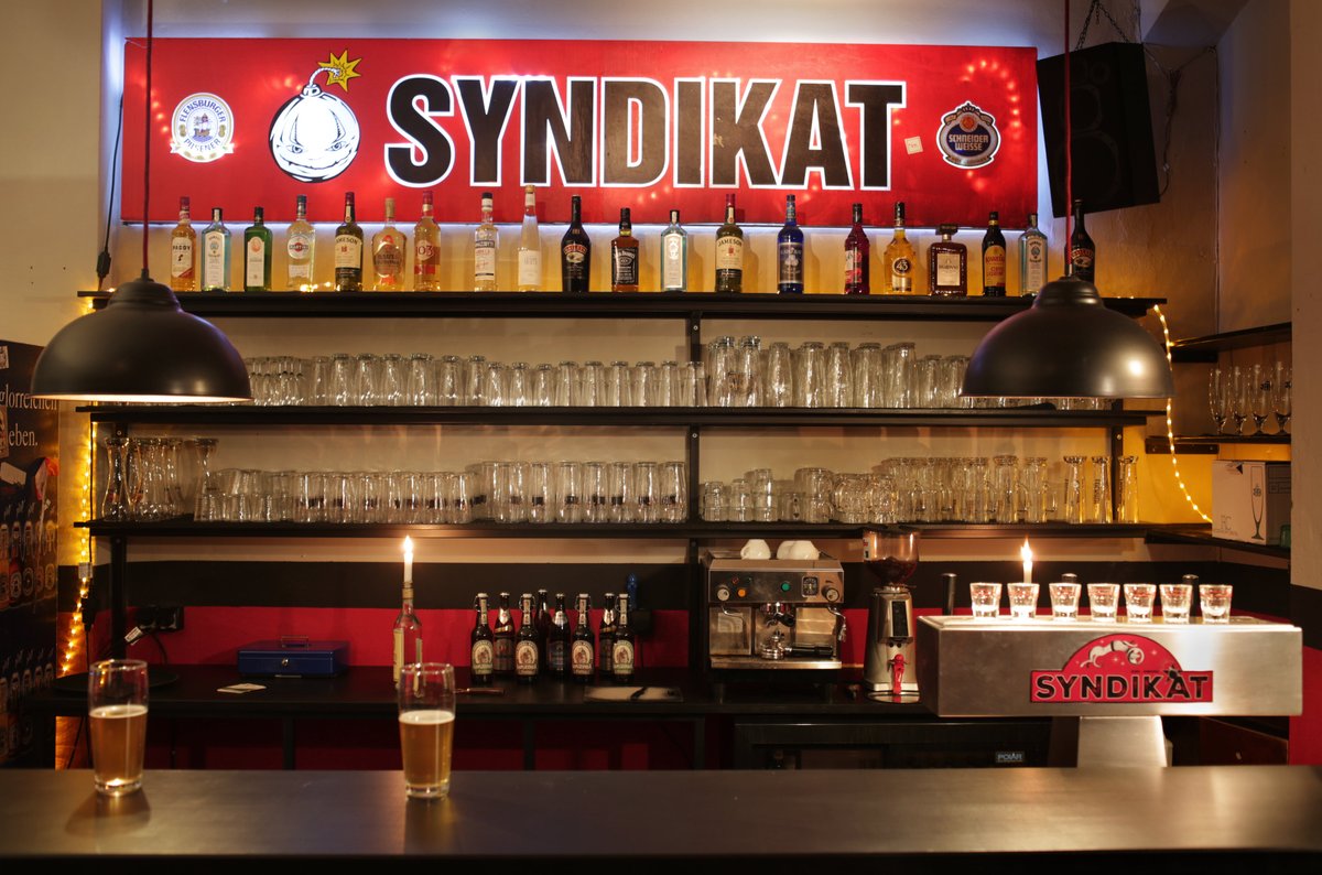 #DieKneipenDenenDieDrinSaufen!!Freitag, #b2001 ab 19 Uhr ist das #SyndikatLebt für euch in der Emser Straße 131 in #Neukölln wieder da! Wir freuen uns auf Euch!