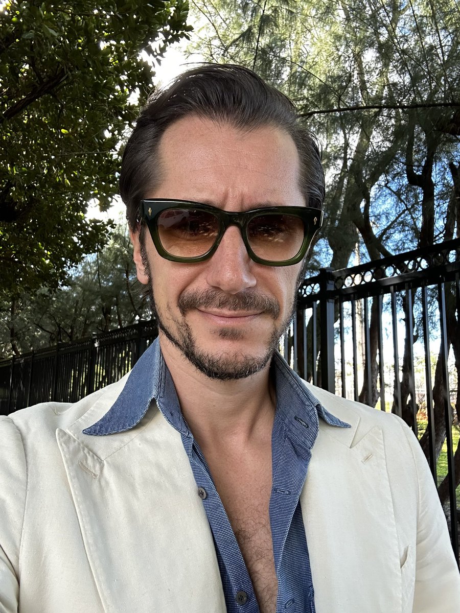 stefanozamuner's tweet photo. #easytailoring Look of the day, good morning Miami!
#messofblues #denimshirt #creamjacket #doublebreasted #jmm #jacquesmariemage https://t.co/oZNWusz9QZ