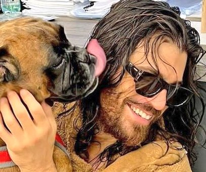 monica_am2's tweet photo. Momentazo del día, Can compartiendo fotaza!...
Apreciación de lametazo del perrete, no sabe na'! 😏

#CanYaman 💕 https://t.co/xeNZnFeZG4