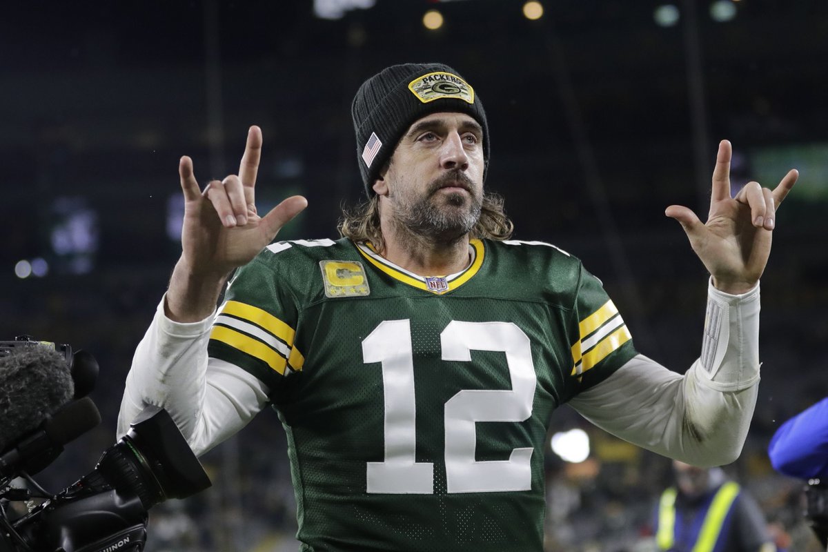 packersnationbr's tweet photo. Vamo falar um pouco sobre Aaron Rodgers? (Thread)

Ah Rodgers, em mais uma offseason com sua novela por ficar ou não na NFL, mas o que ele realmente está dizendo, o que é novela dele, o que é novela que tão vendendo pra ganhar like?

É sobre isso que vou falar hoje

🧶 https://t.co/bpaCE9BKdv