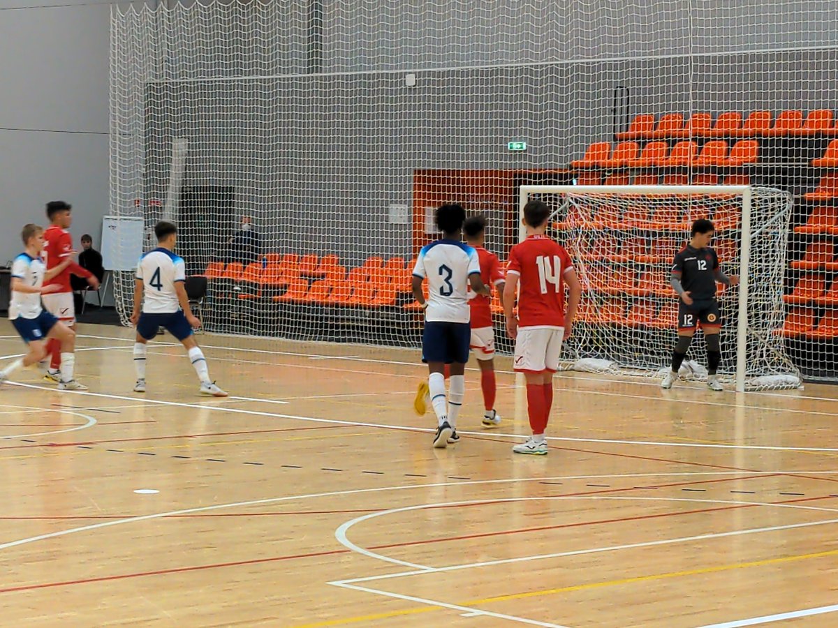 Gooooooaaalll
6v0
Desborough