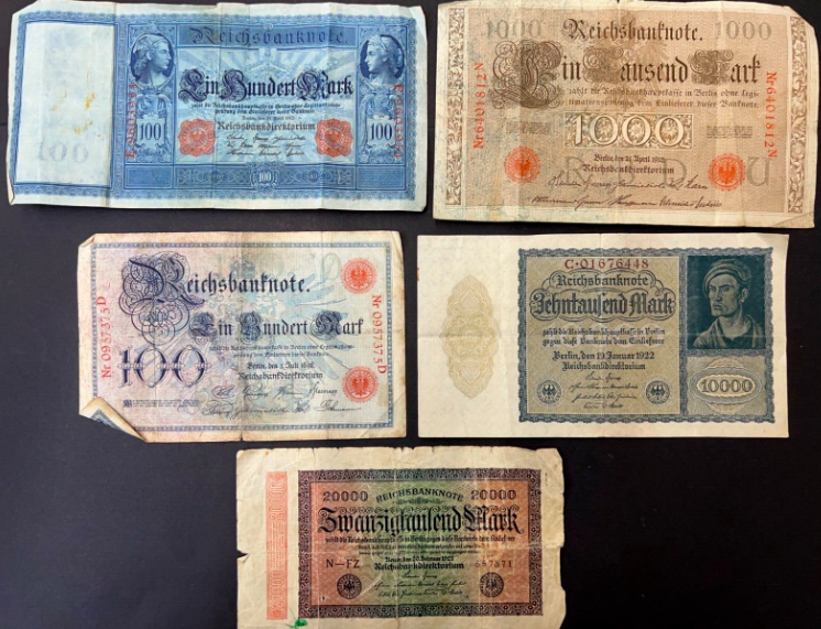 Check out what's going live on our Auction Tomorrow. Interesting set of old banknotes from Germany
#Germany #Germanmoney #collection #papermoney #worldmoney #worldpapermoney #oldmoney #banknotes #money #moneymoney