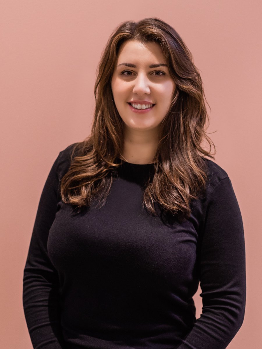 SwayAdvertising's tweet photo. Natalie is our Senior Graphic Designer, based in Waterloo, Ontario. 

From logo creation to marketing materials - her years of experience in the design field has made her the sought after industry expert for clients looking to turn their businesses into brand icons!

#Sway https://t.co/mpCdA9FvDt