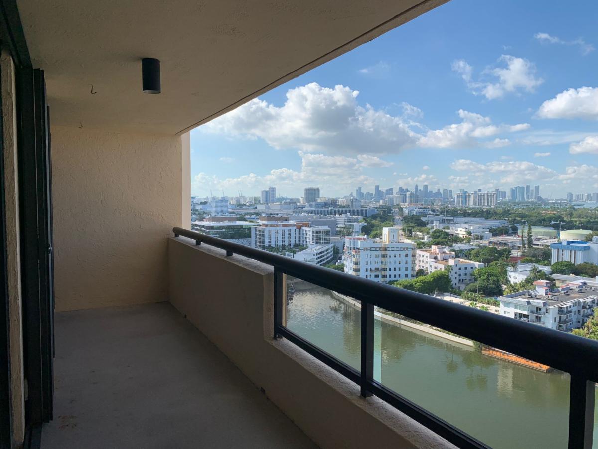 sascorealty's tweet photo. CA Unit 2004 AMAZING CITY VIEWS!!! $3,500

1 BED 2 FULL BATH UNIT IN OCEAN FRONT BUILDING!!!

AVAILABLE NOW!

CALL VIVIAN TODAY AT 786-859-3515 or write to her at vivian.sassi@sasco-realty.com BEFORE THE NEXT BIG OPPORTUNITY IS GONE! https://t.co/YtaP6OTQuD