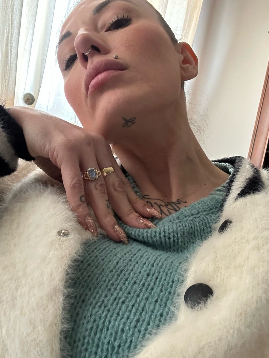 miss_val2020's tweet photo. Vi guardo sempre dall’alto
#missval #moneymiss #paypig #humanatm https://t.co/5UHC4z2Fiu