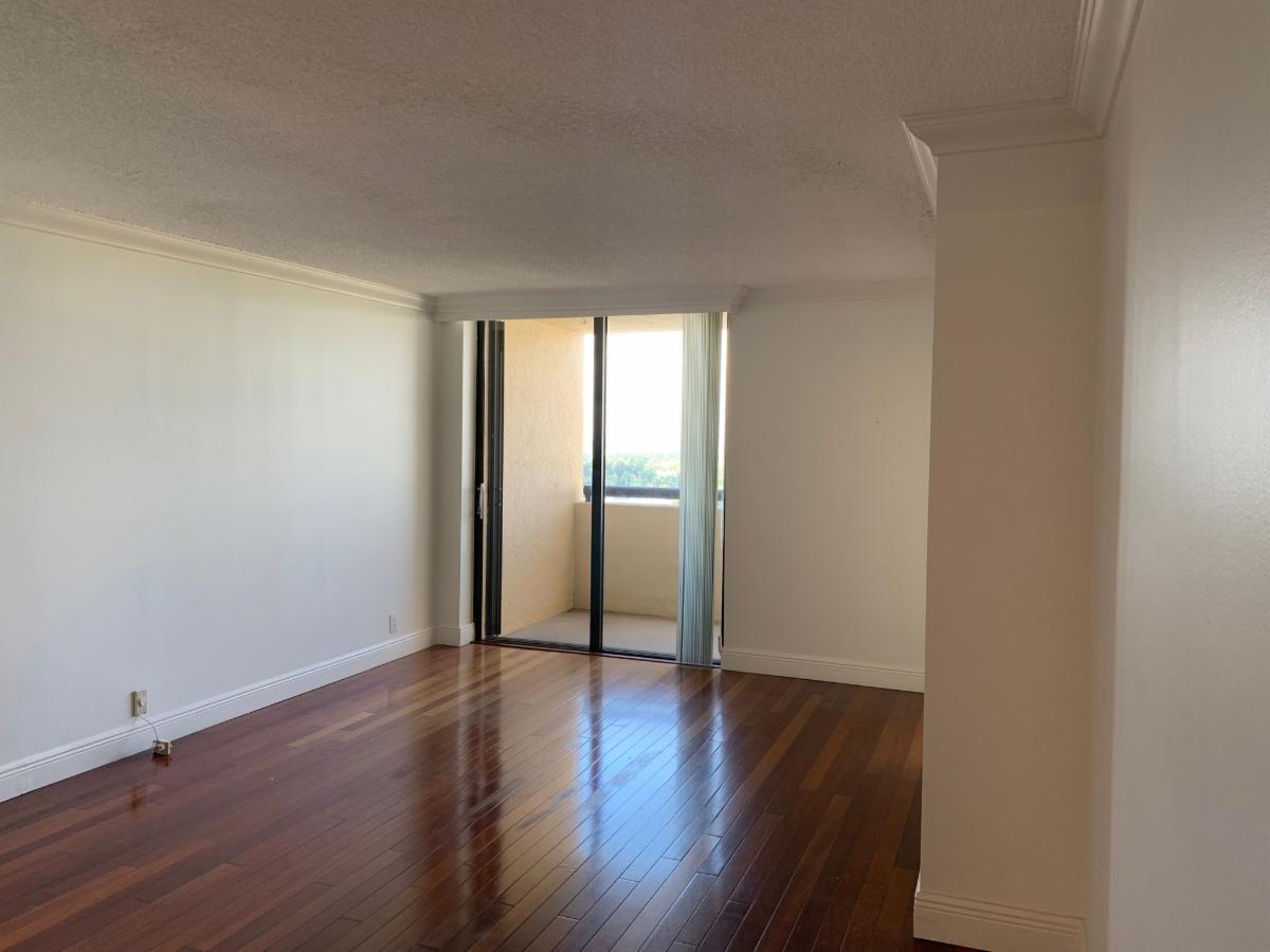 sascorealty's tweet photo. CA Unit 2004 AMAZING CITY VIEWS!!! $3,500

1 BED 2 FULL BATH UNIT IN OCEAN FRONT BUILDING!!!

AVAILABLE NOW!

CALL VIVIAN TODAY AT 786-859-3515 or write to her at vivian.sassi@sasco-realty.com BEFORE THE NEXT BIG OPPORTUNITY IS GONE! https://t.co/YtaP6OTQuD