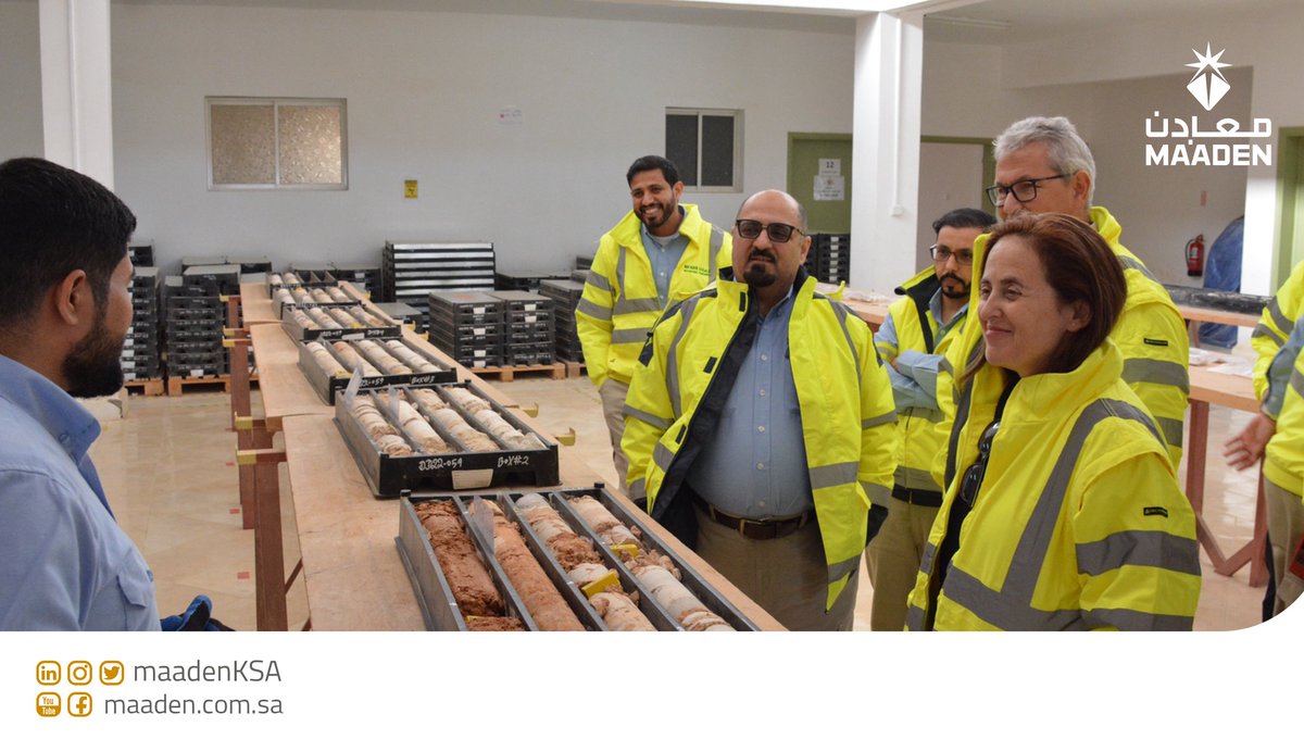 MaadenKSA's tweet photo. استقبلت قيادات #معادن، الرئيس التنفيذي ونائب الرئيس لـ @FertilizerNews، خلال زيارتهم للشركة، ومواقع التعدين ومنجم الفوسفات في #مدينة_وعد_الشمال الصناعية، ونوقشت مبادرات الحفاظ على إمدادات الأسمدة عالمياً، والممارسات البيئية والاجتماعية وحوكمة الشركات والأمن الغذائي. https://t.co/XRGYfhPfbR