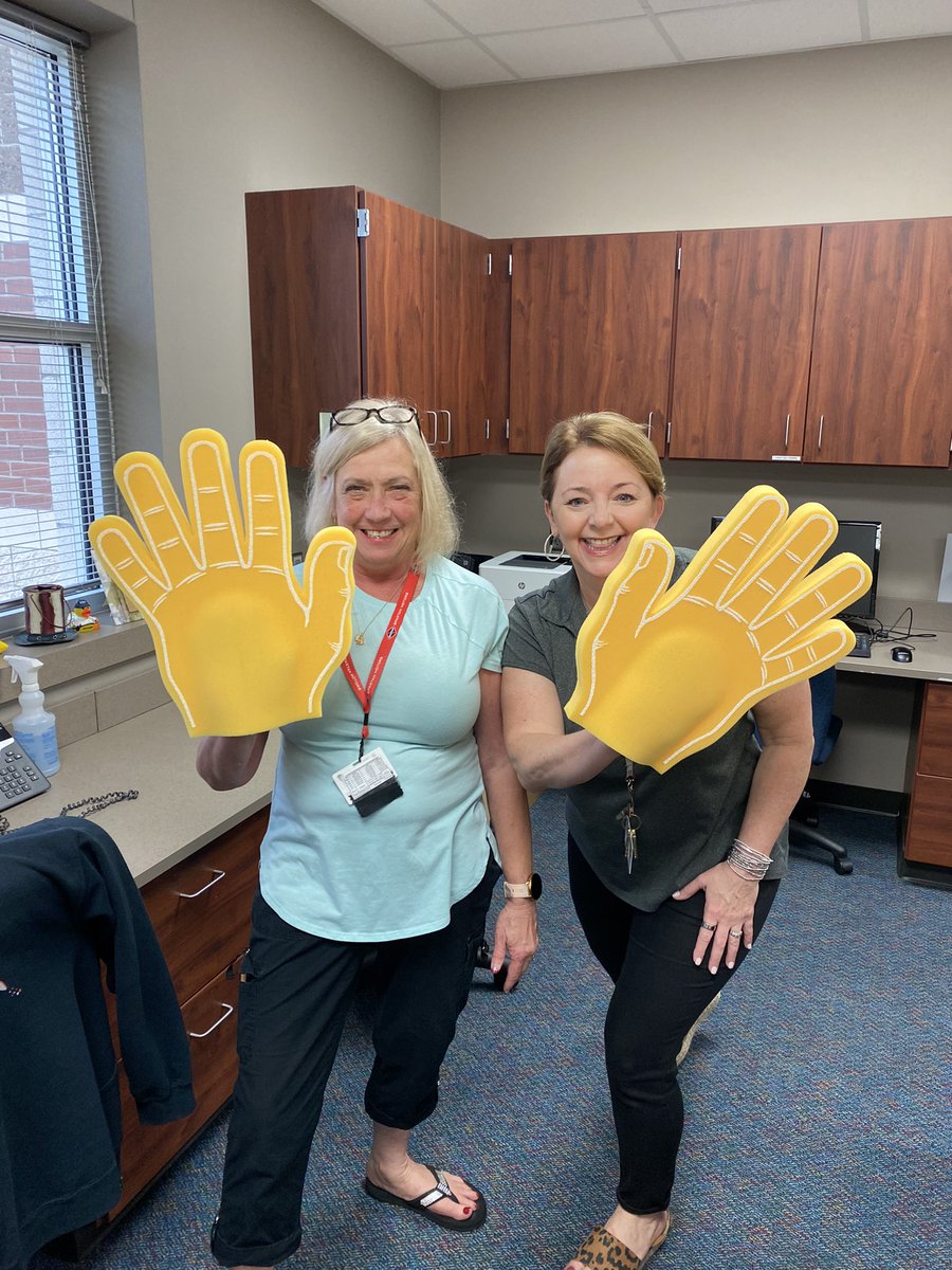 Jeri Deyoe (@jdeyoe3) on Twitter photo Thanks to <a href="/MelindaKHahn/">Melinda Hahn</a> for upping our greeting game today! Our lions loved getting giant high fives and hugs to start their day off right! 🦁🖐️ <a href="/MRobinsonElem/">M. Robinson Elementary</a> Thanks to <a href="/MelindaKHahn/">Melinda Hahn</a> for upping our greeting game today! Our lions loved getting giant high fives and hugs to start their day off right! 🦁🖐️ <a href="/MRobinsonElem/">M. Robinson Elementary</a>