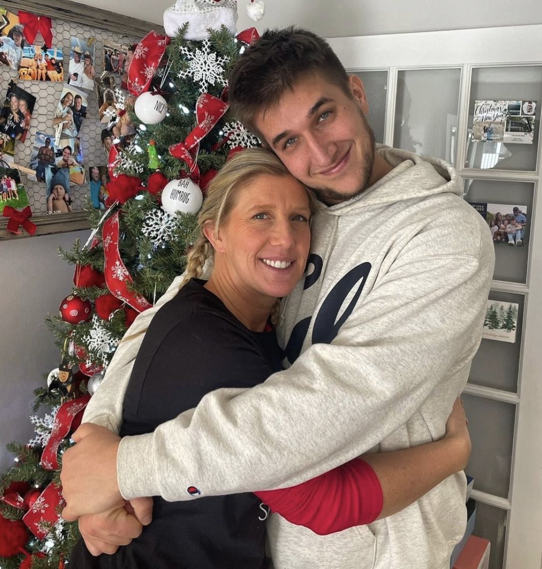 healthbyjames's tweet photo. 🚨BREAKING — Middle School Physical Education Teacher, 48, Dies Suddenly at Her Home - Community Shaken

https://t.co/n9VtMrIZBn https://t.co/NHT9WGLnd1