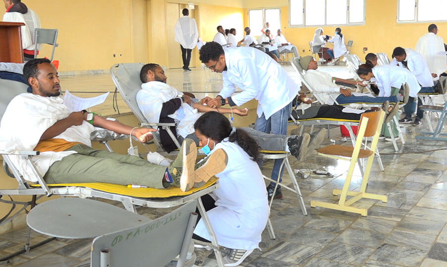 GhideonMusa's tweet photo. ኣብ ኣዳራሽ ኮሌጅ ነገረ መለኮት ደብረ ሲና ቅድስት ሥላሴ ናይ ልግሲ ደም መርሓ ግብር ብመምህራንን ተማሃሮን ስታፍ ምምሕዳርን ኮሌጅ ተኻይዱ። #Eritrea https://t.co/j3CXGlcBBV