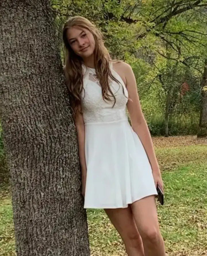 Lauren Hall tweet media