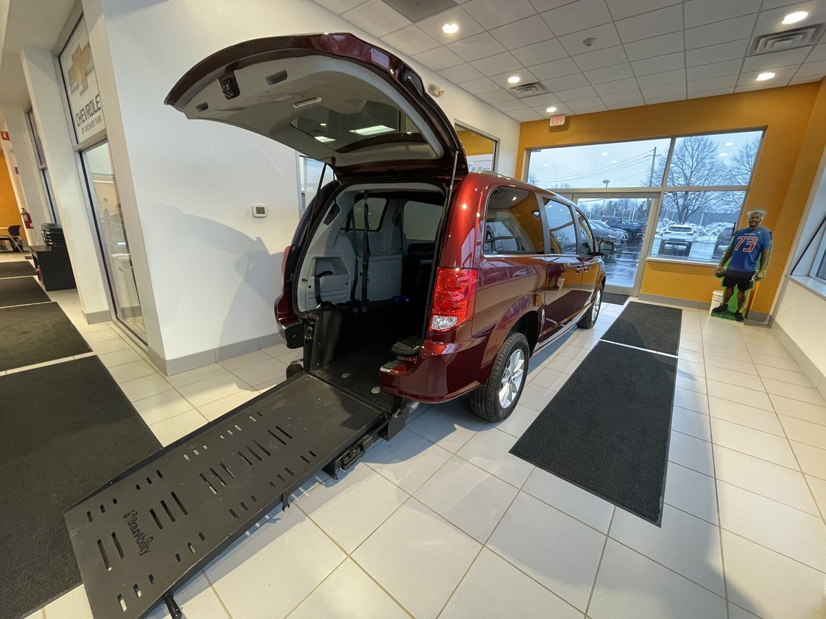 Lauren Hall tweet media