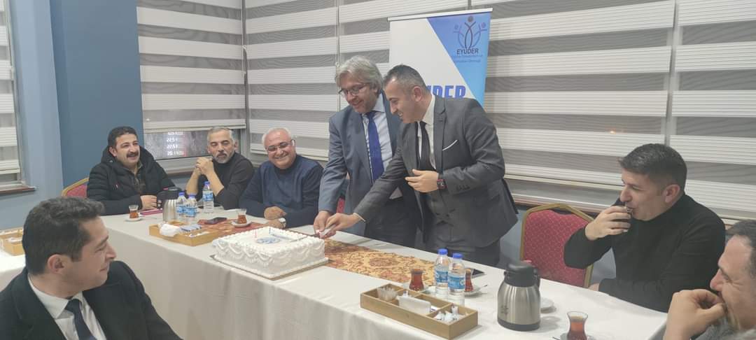 eyuder's tweet photo. Genel Başkanımız Sayın Dr.Adem ÇİLEK,
 #Ordu  EYUDER Ailemiz ile bir araya geldiler.

Yeni fikirlerin ve projelerin konuşulduğu etkinlikler için planlamalar yapıldı. EYFOR 14 süreci değerlendirildi.

İŞİMİZ EĞİTİM GÜCÜMÜZ EĞİTİM
#eyuder #uledef #yüzüncüyıl https://t.co/Y3usEWyg2d