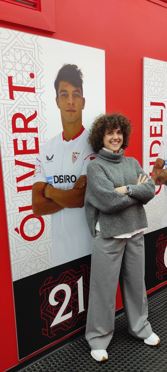 ividzam's tweet photo. me ayudáis a intercambiar el @olitorres10 de las imágenes por el Oliver de verdad? Quiero achucharlo en condiciones (no a una foto aunque yo súper feliz ese día) y una foto guay con él (y ojalá una camiseta firmada de la talla S🥹🥹) @olitorres10 @SevillaFC Twitter haz tu magia🥺 https://t.co/SuZ7T6cUxD