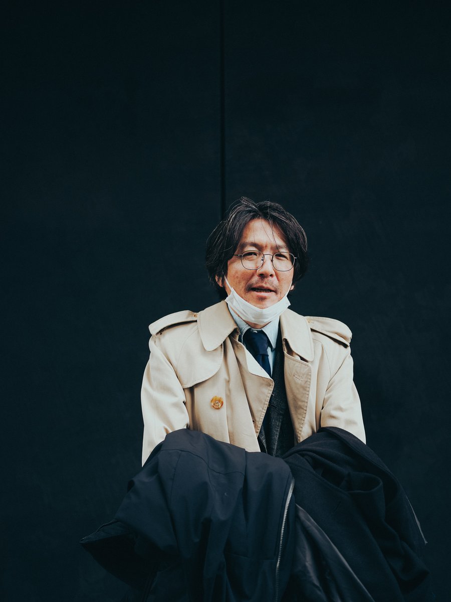 satokatsuaki's tweet photo. 撮影中みんなのコートを持っとく係の僕を、また大ちゃんが撮ってくれました。 https://t.co/UD0pCvoYgT