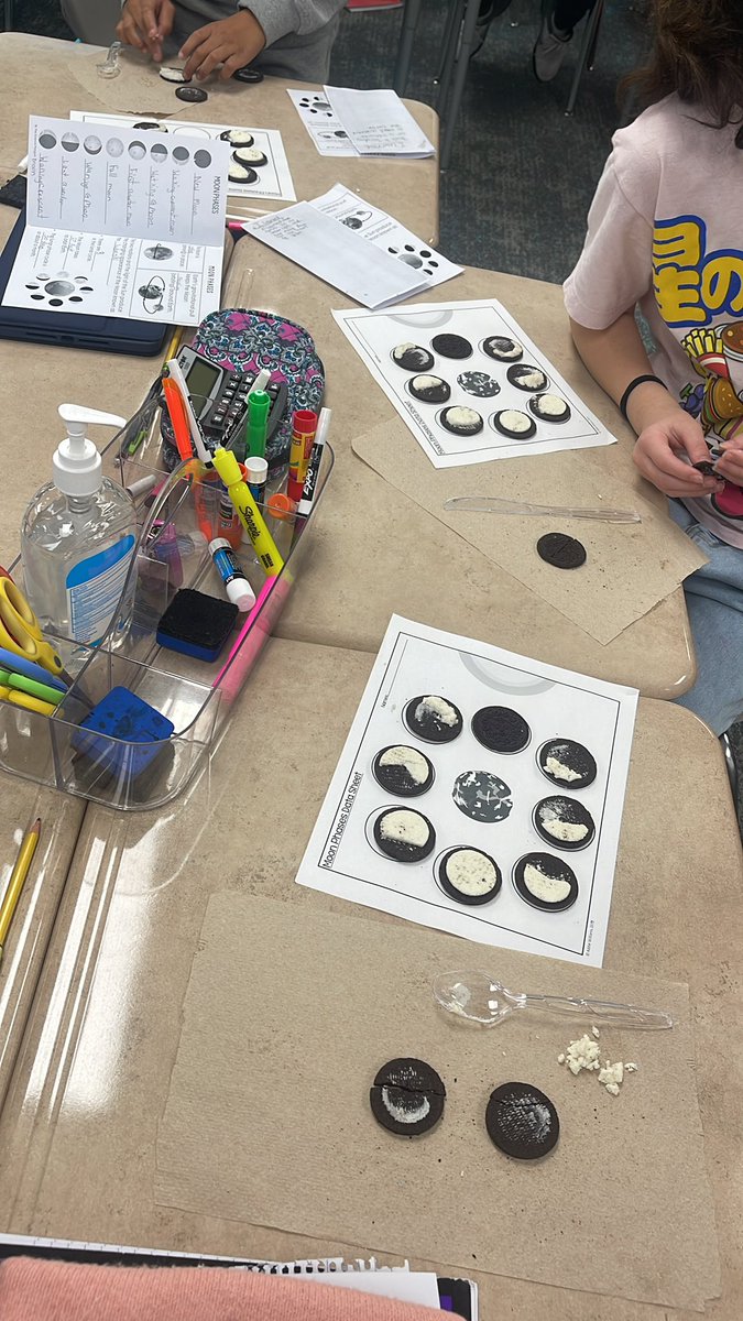 BeeProspere's tweet photo. Moon Phases in 5th grade! #sciencein5thgrade https://t.co/zg3aCCEEHX