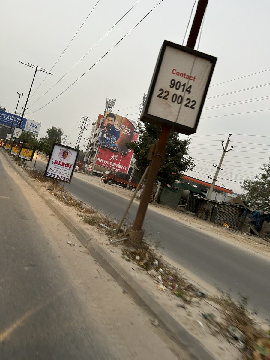 ShyamSomaraju's tweet photo. Rd from Coca Cola jn to Dr Reddys, Bachupally under NMC, horrible condition at median..where’s the tax money going?@MC_Nizampet @swachhnizampet @SwachhBharatGov @SwachSurvekshan @HardeepSPuri @RoopaMishra77 @Secretary_MoHUA @cdmatelangana @AmritMahotsav @PIB_India @mygovindia https://t.co/KSUukVcZPW