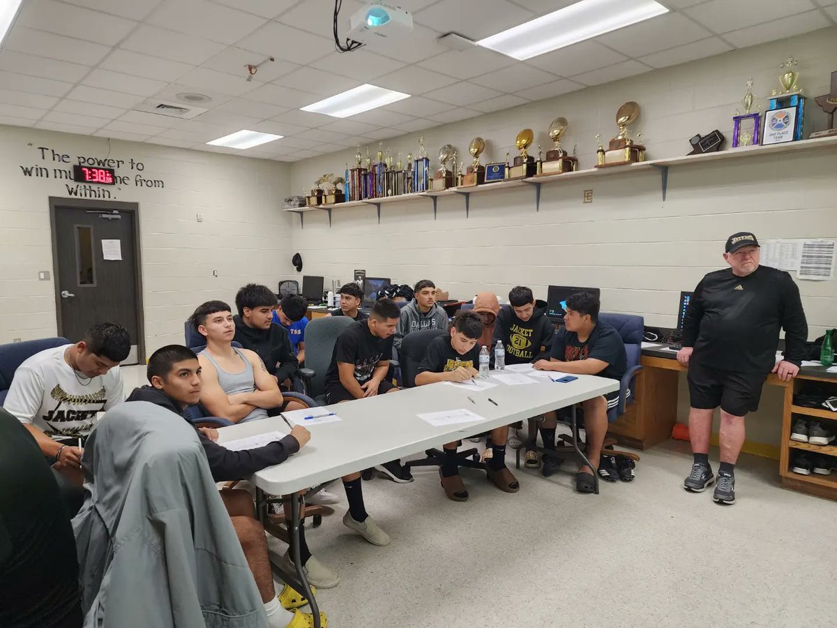 EEJacketPride's tweet photo. Day βοΈ of Jacket Football Draft ππ
Jackets drafting their players for the upcoming Jacket Pride Games! Competitions will take place Fridays at the Jacket Coliseum to prepare for Friday Night Lights!
#EEJacketPride @vcardenas32 https://t.co/QInaOGOCyY