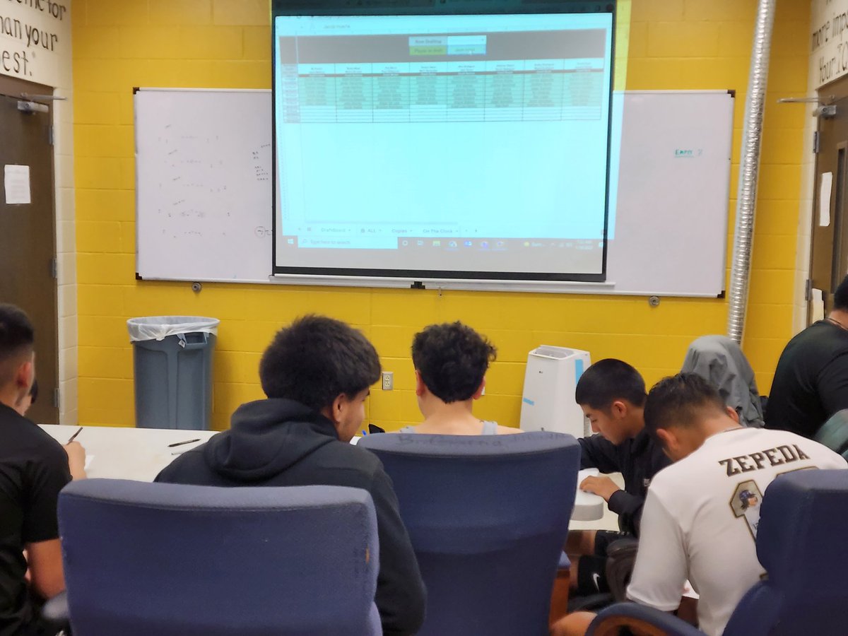 EEJacketPride's tweet photo. Day βοΈ of Jacket Football Draft ππ
Jackets drafting their players for the upcoming Jacket Pride Games! Competitions will take place Fridays at the Jacket Coliseum to prepare for Friday Night Lights!
#EEJacketPride @vcardenas32 https://t.co/QInaOGOCyY