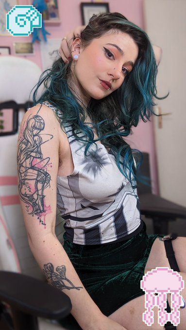 Tu viens jouer avec moi ? 🥰🤭  Coming to play with me? 🥰🤭 https://t.co/FYgW6UoFmT