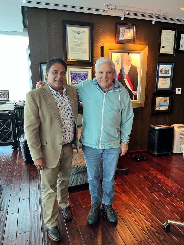 Recibí la grata visita, quien previamente había conocido, del Dr Roodal Moonilal líder suplente de la oposición del hermano país Trinidad y Tobago. Conversamos de temas de interés mutuo y de la gran similitud que ambos tenemos en la intensa persecución política que somos objeto.