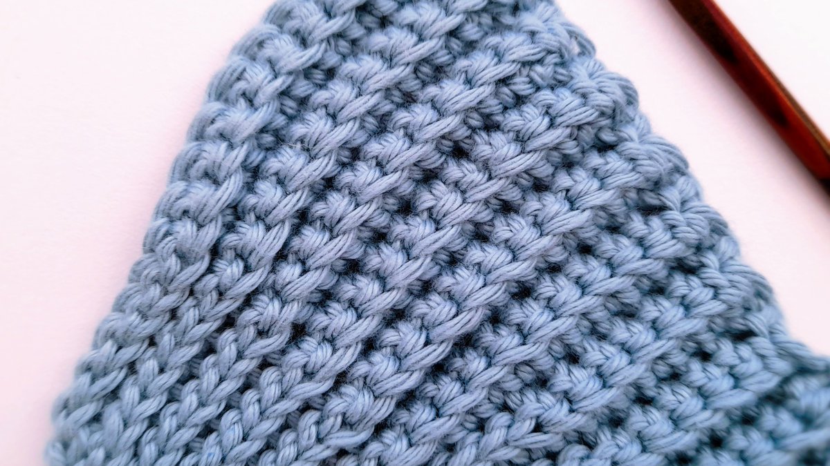 erwuk's tweet photo. Have you crocheted through the back loop?  I've been using this technique a lot recently to achieve a lovely ribbed texture.  Great for hats, gloves and sweaters.
#crochet #backloop #crochettips #learntocrochet #veganyarn https://t.co/ud6on67UBz