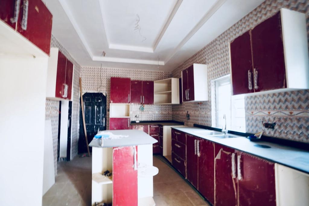 PropertiesJadel's tweet photo. 4 Bedroom semi-detached duplex 
Location:- Lugbe  - Abuja 
Price:-85M Naira Negotiable.
Features 
2 living rooms 
Ante room
Guest toilet 
Spacious kitchen 
Spacious rooms 
All rooms en-suite 
Balcony 
Ample parking space 
Fully fenced with gate house. https://t.co/dajvDpwNB0