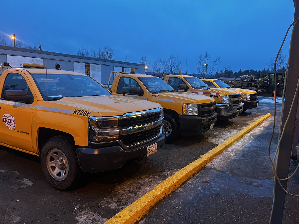 EmconQuesnel's tweet photo. Quesnel BC, break in weather has been nice, trucks are all serviced and washed and ready for the next storm!! #essentialservices4u #SA18 #roadcrew #westernstar https://t.co/Y0wlrM6QGR