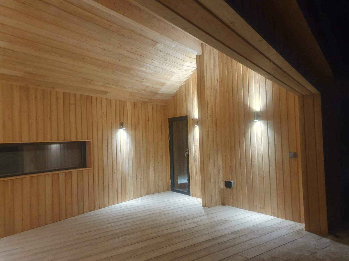 JMLGardenRooms's tweet image. Lighting makes all the difference to your #gardenroom, especially to this fantastic larch cladding in our client’s new Highlander with added Hideout. #gardenlights #larchcladding