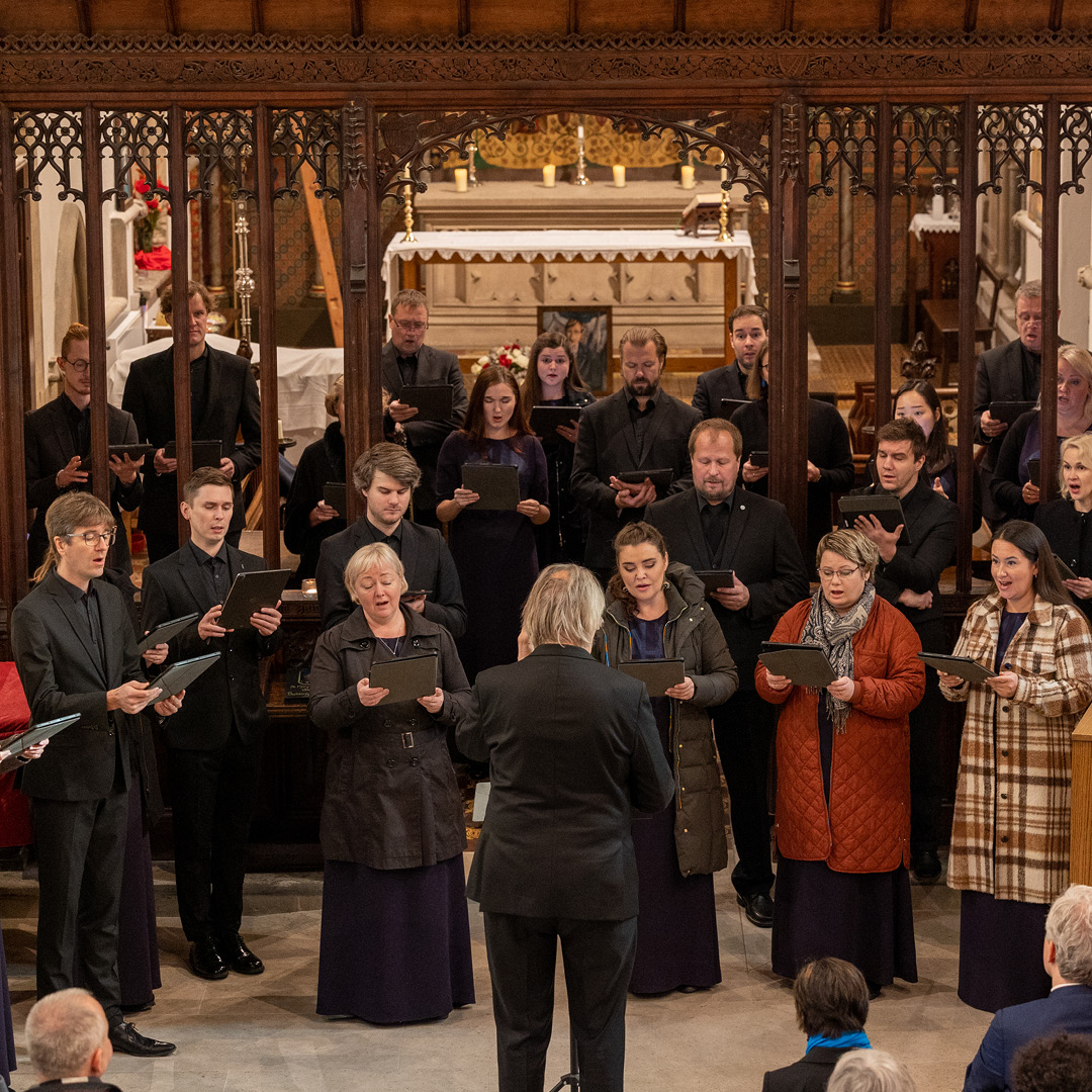 MusicatOxford's tweet photo. Thanks to the Estonian Philharmonic Chamber Choir who opened our #ArvoPärt festival last Nov. Audience members said ‘please bring EPCC back annually!’, ‘stunning - a spiritual, mystical experience’ &amp; ‘heavenly singing’. #PärtOxFest @estembassyuk @ArvoPartCentre 
📸 @simondvail https://t.co/JazIuzXy9L