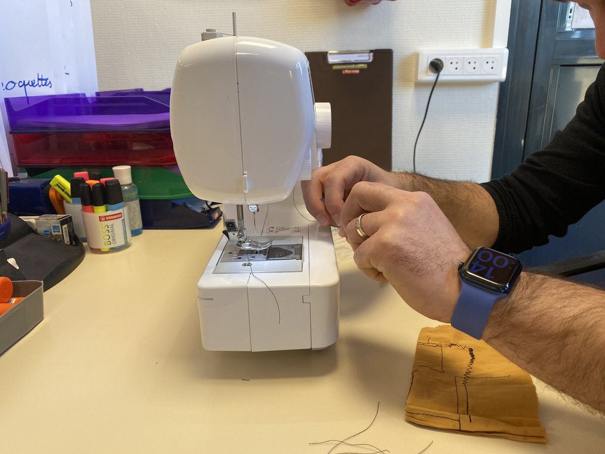 cocobella34's tweet photo. Formation #fablab aujourd'hui dans mon école. 
Merci à @freddav_2 de @canope_34 du @reseau_canope pour ces précieux conseils (et son humour). https://t.co/OqwKAwfzTl