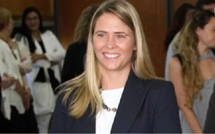 LajeAntonio's tweet photo. Clara Perez Ballester.
Es la Juez que le quitó la guarda a los abuelos de Lucio y se la entregó a la madre y su pareja.
La madre lo había abandonado.
Priorizó la ideología de género.
Debe ser juzgada. https://t.co/RrBkpjUn0o