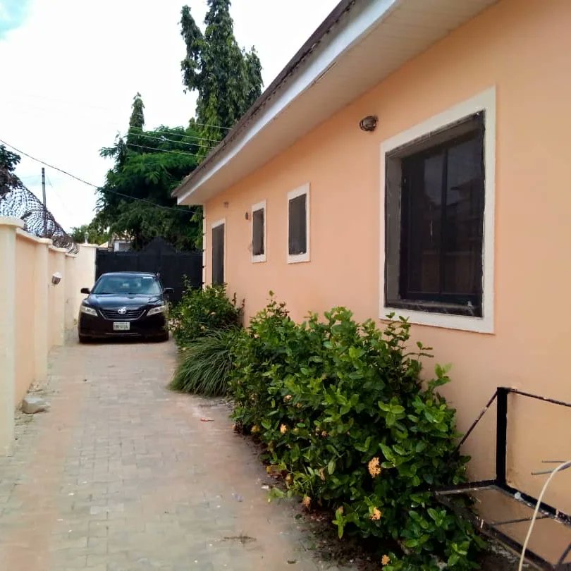 PropertiesJadel's tweet photo. Fully Detached 4 Bedroom.
Federal Housing Lugbe.
Price:- 35Million Negotiable

#investor #realestate #nigeria #lagos #abujabusiness #abujaconnect #abujaproperties #abujapropertiesforsale #abujaapartments #NationalAssembly #realtor #nnpc #abujalands #davidoofficial
#TheUnit https://t.co/hyOkxJ6ixK