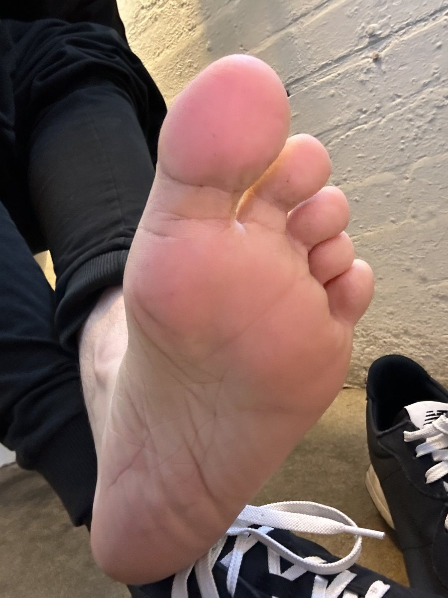 enzosfeet's tweet photo. @Feetfinder the sexiest male feet there is. https://t.co/kmL7WogVcm  #malefeet #feetfetishnation #malefeetus #malesoles #malesolesfetish #asianmalefeet #guyfeet #feetpicsforsales #feetfinder #feet https://t.co/Wwy0WeMu2R