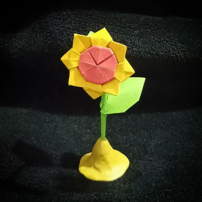 YunYuOrigami's tweet image. Let&apos;s make a flower 🌻

MODEL: Sunflower
AUTHOR: Unknown 
FOLDED: By me 🙋🏻‍♀️
SHEETS: Two 7.5cm and 3.5cm squares. 

Diagram 👉🏼

Remember that if you know the name of the author I mention here 👇🏼

#origami
#origamifun
#origamitutorial
#origamieasy