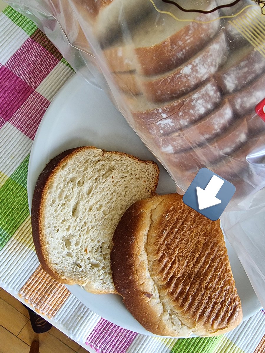fdchola's tweet photo. Mi marido, por algún motivo que desconozco, NO come ni la primera ni la última rodaja de pan lactal. O sea se come todas la demás y esas dos LAS TIRA A LA BASURA. 😳 Necesito saber si hay más gente que hace lo mismo o si me casé con un psicópata. 🫠 https://t.co/lf0QUpgPbY