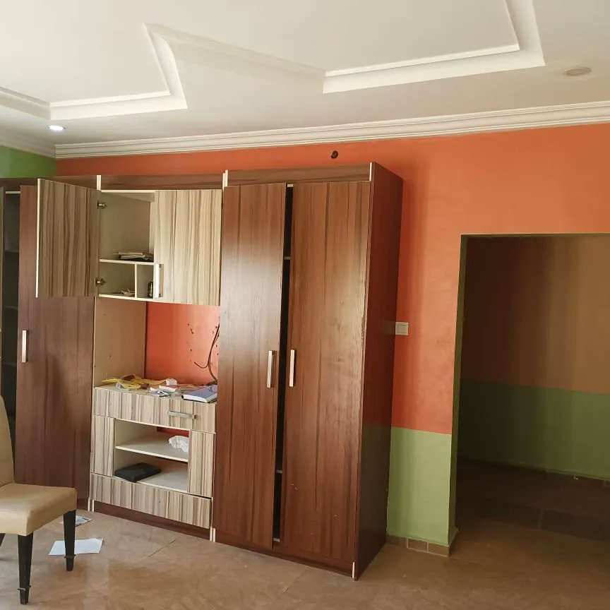 PropertiesJadel's tweet photo. 3 Bedroom stand alone Bungalow, all rooms partially Furnished. 
Lugbe, FCT ABUJA 
Price:- 35Million.
Land size:-350sqm.

#investor #realestate #nigeria #lagos #abujabusiness #abujaconnect #abujaproperties #abujapropertiesforsale #abujaapartments #NationalAssembly #realtor #nnpc https://t.co/JAaAcmtr04
