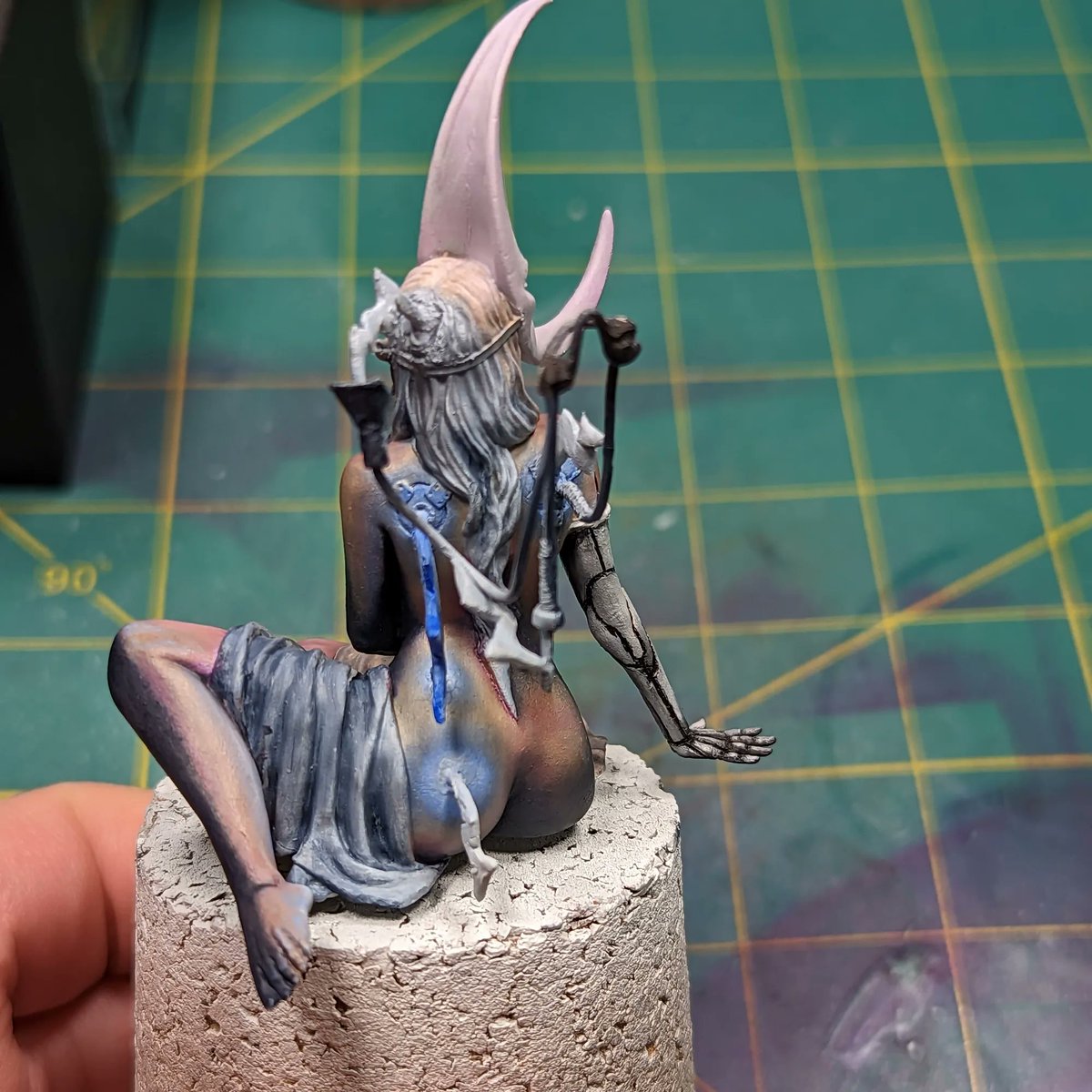 SteepTPainting's tweet photo. The goal for the stream tonight was to get the arm base painted with some starting shadows. I feel accomplished in that aspect, on Thursday I’ll spend some time bending in sharper highlights from the mask and electricity. I’m looking forward to the results! https://t.co/keLofEr7KA