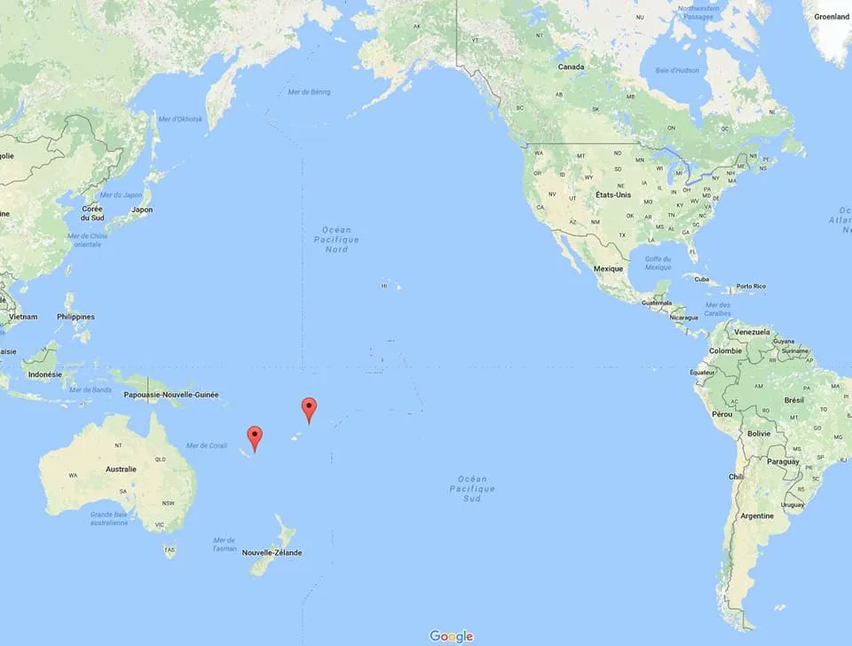 These two dots show the islands of Mare' and Futuna; the easternmost and westernmost parts of France, respectively. Does your head in, doesn't it? Great bit of geography trivia by @amazingmap