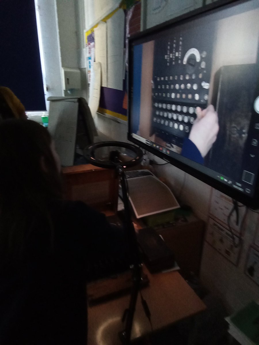 LaycockPrimary's tweet photo. #LaycockYear6 had a great workshop with Bletchley Park! We saw how a real enigma machine works and we even got to crack some codes! #LaycockComputing #LaycockHistory https://t.co/pSzaKHLnUG