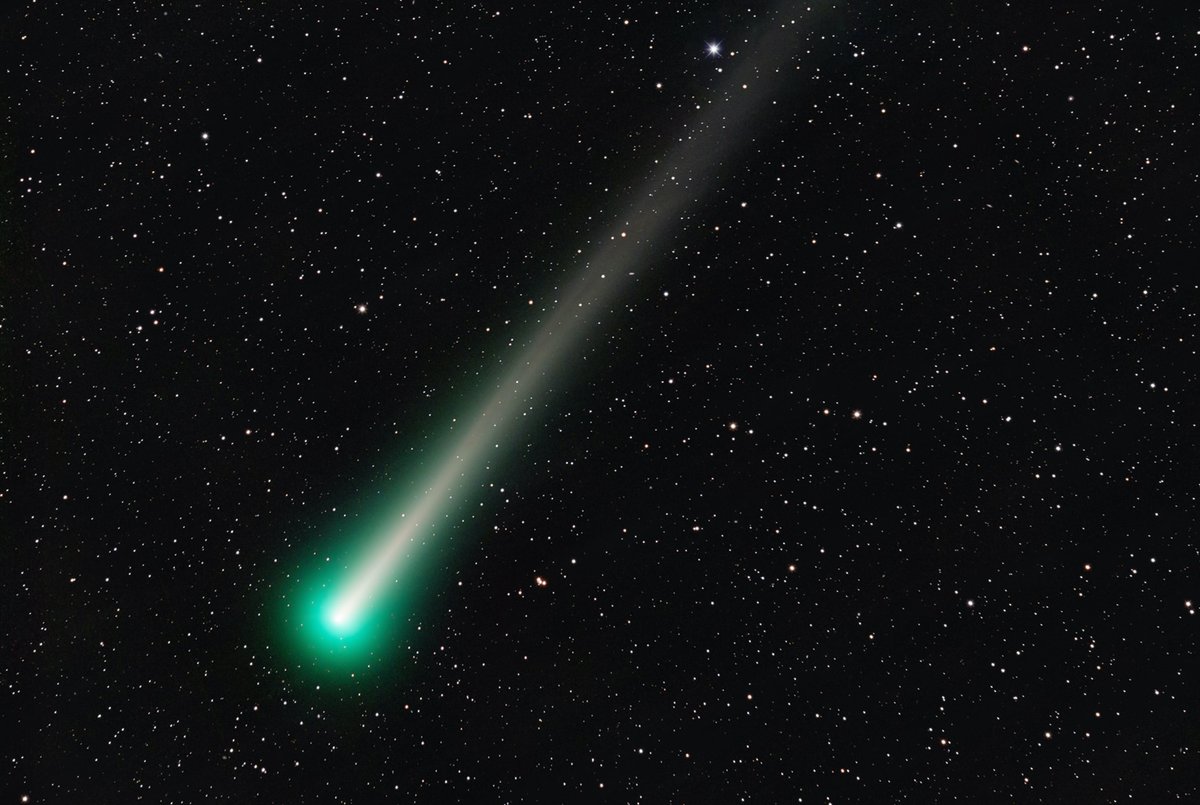 BREAKING 🚨: Rare green comet will pass by Earth for the first time in 50,000 years on February 1